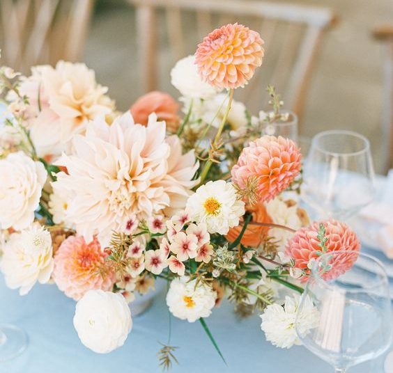 bouquet fleur centre table mariage peche tendance decoration